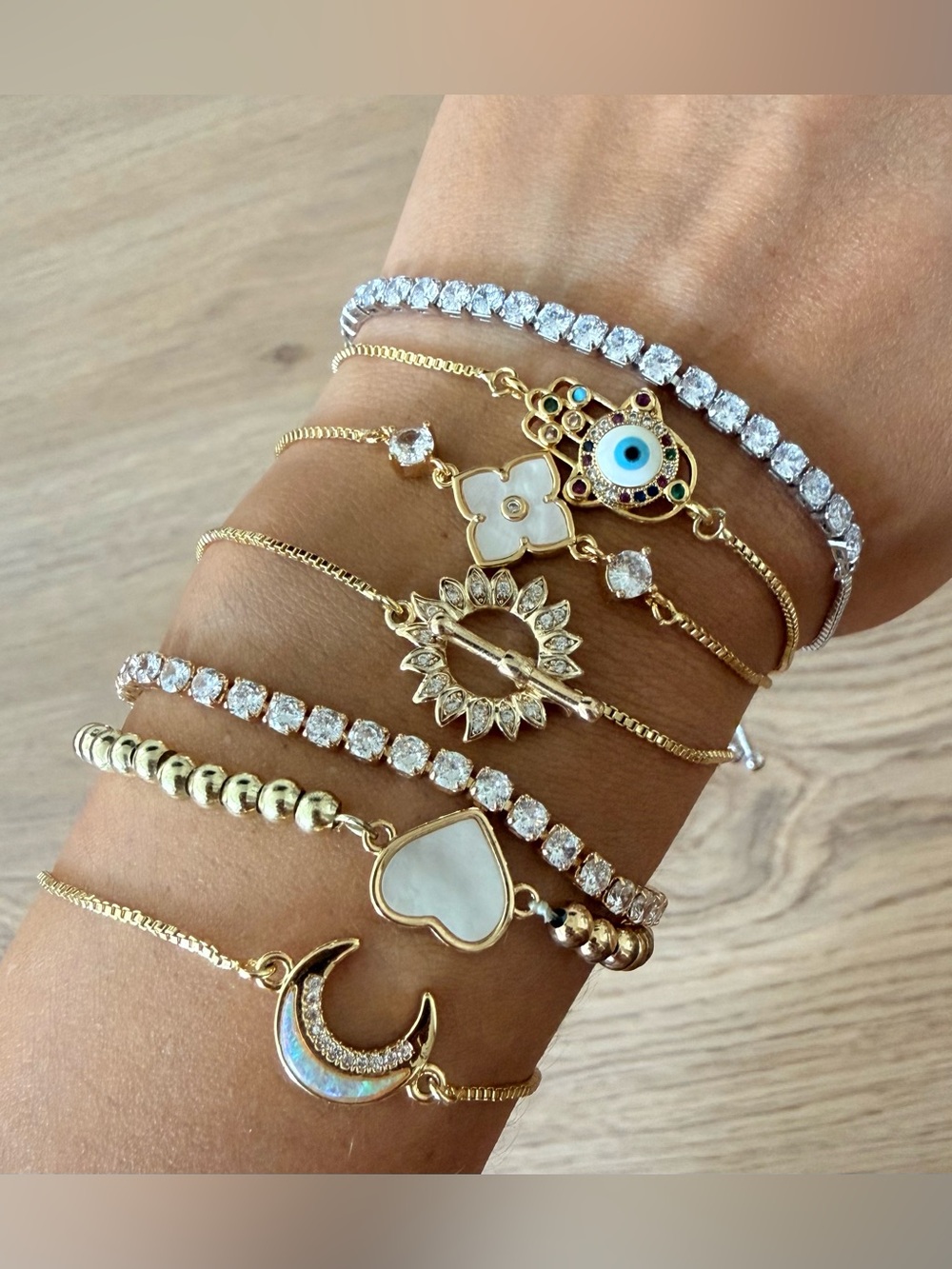 Bundle of 6 adjustable fashion bracelets